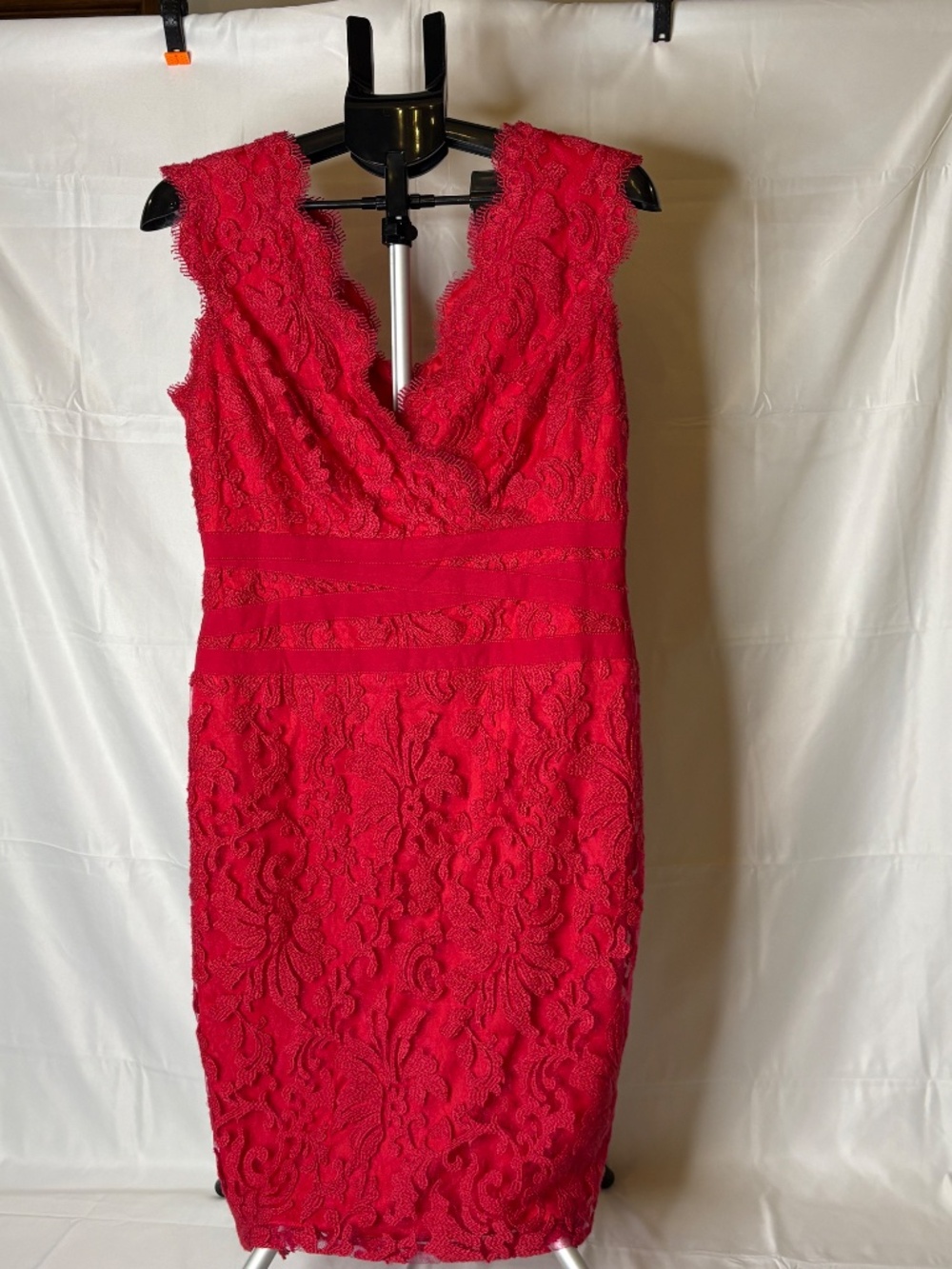 Tadashi Shoji Petite Red Lace Sheath Dress 14P Romantic Coquette Cocktail Weddin